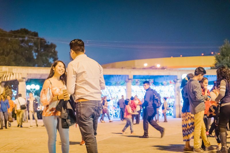 Pedida_de_mano-Engagement-Compromiso-Bodas_Juan_Salazar-Fotografo_de_bodas-Guatemala-Navidad-Arbol-Obelisco-Ciudad