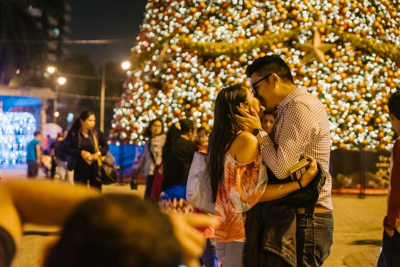 Pedida_de_mano-Engagement-Compromiso-Bodas_Juan_Salazar-Fotografo_de_bodas-Guatemala-Navidad-Arbol-Obelisco-Ciudad