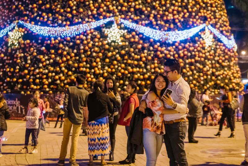 Pedida_de_mano-Engagement-Compromiso-Bodas_Juan_Salazar-Fotografo_de_bodas-Guatemala-Navidad-Arbol-Obelisco-Ciudad