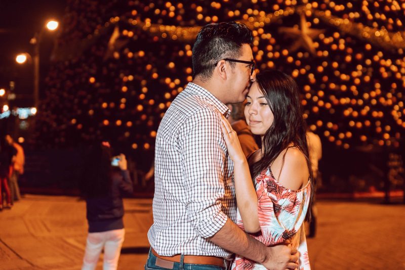 Pedida_de_mano-Engagement-Compromiso-Bodas_Juan_Salazar-Fotografo_de_bodas-Guatemala-Navidad-Arbol-Obelisco-Ciudad