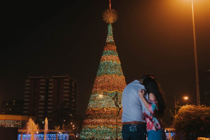Pedida_de_mano-Engagement-Compromiso-Bodas_Juan_Salazar-Fotografo_de_bodas-Guatemala-Navidad-Arbol-Obelisco-Ciudad