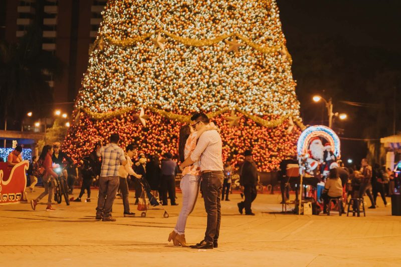 Pedida_de_mano-Engagement-Compromiso-Bodas_Juan_Salazar-Fotografo_de_bodas-Guatemala-Navidad-Arbol-Obelisco-Ciudad
