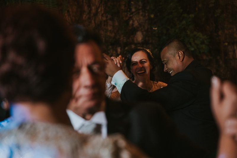 Boda-religiosa-Julio_y_Marella-bodas_Juan_Salazar-wedding-pareja-compromiso-wedding_day-boda-Guatemala-restaurante_el_adobe