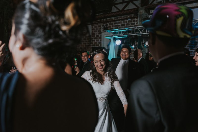 Boda-religiosa-Julio_y_Marella-bodas_Juan_Salazar-wedding-pareja-compromiso-wedding_day-boda-Guatemala-restaurante_el_adobe