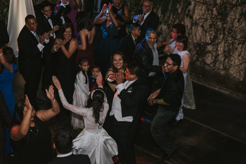 Boda-religiosa-Julio_y_Marella-bodas_Juan_Salazar-wedding-pareja-compromiso-wedding_day-boda-Guatemala-restaurante_el_adobe