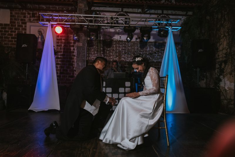 Boda-religiosa-Julio_y_Marella-bodas_Juan_Salazar-wedding-pareja-compromiso-wedding_day-boda-Guatemala-restaurante_el_adobe