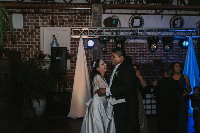 Boda-religiosa-Julio_y_Marella-bodas_Juan_Salazar-wedding-pareja-compromiso-wedding_day-boda-Guatemala-restaurante_el_adobe