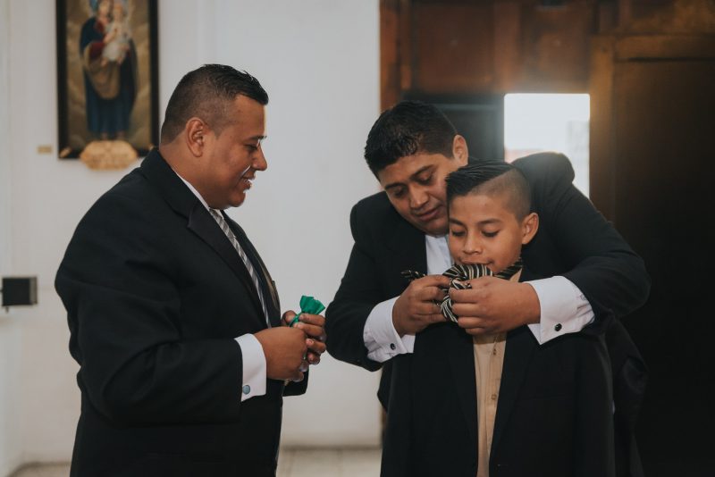 Boda-religiosa-Julio_y_Marella-bodas_Juan_Salazar-wedding-pareja-compromiso-wedding_day-boda-Guatemala-restaurante_el_adobe