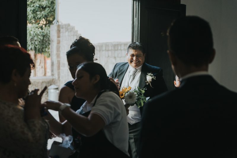 Boda-religiosa-Julio_y_Marella-bodas_Juan_Salazar-wedding-pareja-compromiso-wedding_day-boda-Guatemala-restaurante_el_adobe