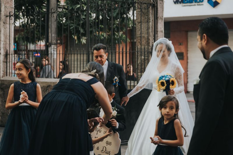 Boda-religiosa-Julio_y_Marella-bodas_Juan_Salazar-wedding-pareja-compromiso-wedding_day-boda-Guatemala-restaurante_el_adobe