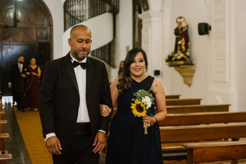 Boda-religiosa-Julio_y_Marella-bodas_Juan_Salazar-wedding-pareja-compromiso-wedding_day-boda-Guatemala-restaurante_el_adobe