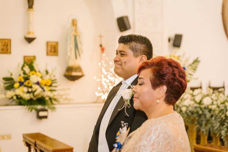 Boda-religiosa-Julio_y_Marella-bodas_Juan_Salazar-wedding-pareja-compromiso-wedding_day-boda-Guatemala-restaurante_el_adobe