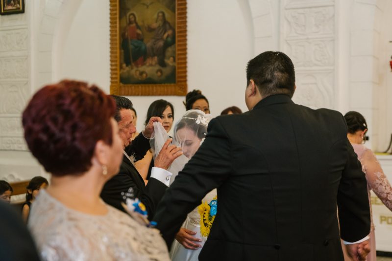 Boda-religiosa-Julio_y_Marella-bodas_Juan_Salazar-wedding-pareja-compromiso-wedding_day-boda-Guatemala-restaurante_el_adobe