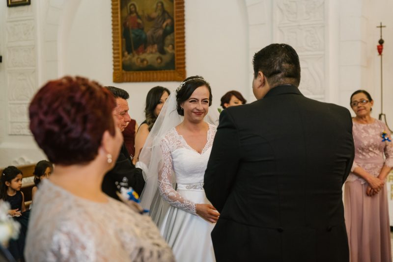 Boda-religiosa-Julio_y_Marella-bodas_Juan_Salazar-wedding-pareja-compromiso-wedding_day-boda-Guatemala-restaurante_el_adobe