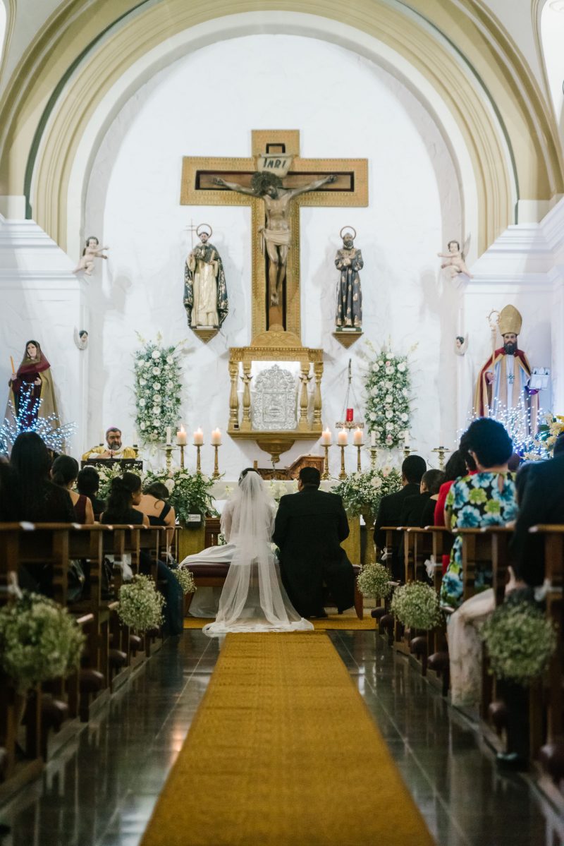 Boda-religiosa-Julio_y_Marella-bodas_Juan_Salazar-wedding-pareja-compromiso-wedding_day-boda-Guatemala-restaurante_el_adobe