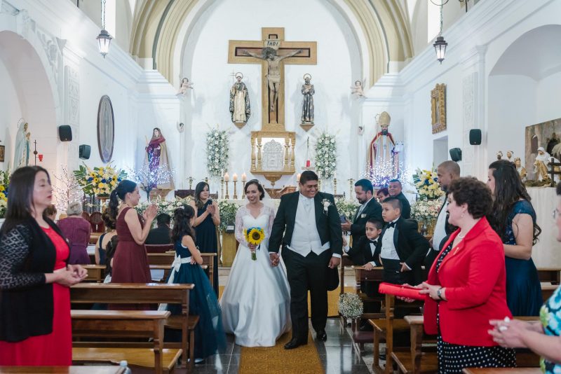 Boda-religiosa-Julio_y_Marella-bodas_Juan_Salazar-wedding-pareja-compromiso-wedding_day-boda-Guatemala-restaurante_el_adobe