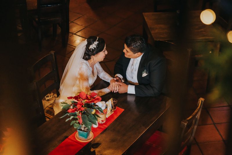 Boda-religiosa-Julio_y_Marella-bodas_Juan_Salazar-wedding-pareja-compromiso-wedding_day-boda-Guatemala-restaurante_el_adobe