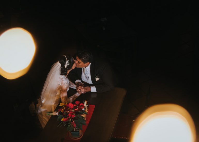 Boda-religiosa-Julio_y_Marella-bodas_Juan_Salazar-wedding-pareja-compromiso-wedding_day-boda-Guatemala-restaurante_el_adobe