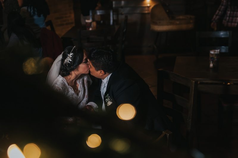 Boda-religiosa-Julio_y_Marella-bodas_Juan_Salazar-wedding-pareja-compromiso-wedding_day-boda-Guatemala-restaurante_el_adobe