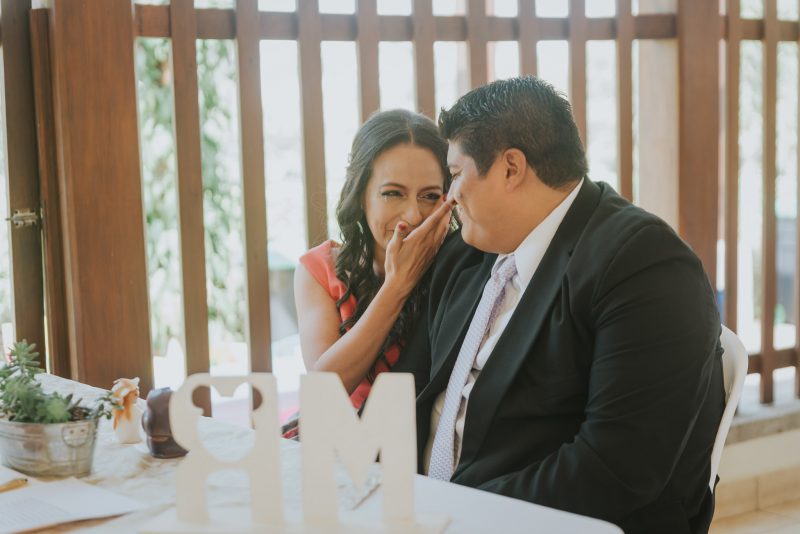 civil-Julio_y_Marella-bodas_Juan_Salazar-wedding-pareja-compromiso-wedding_day-boda