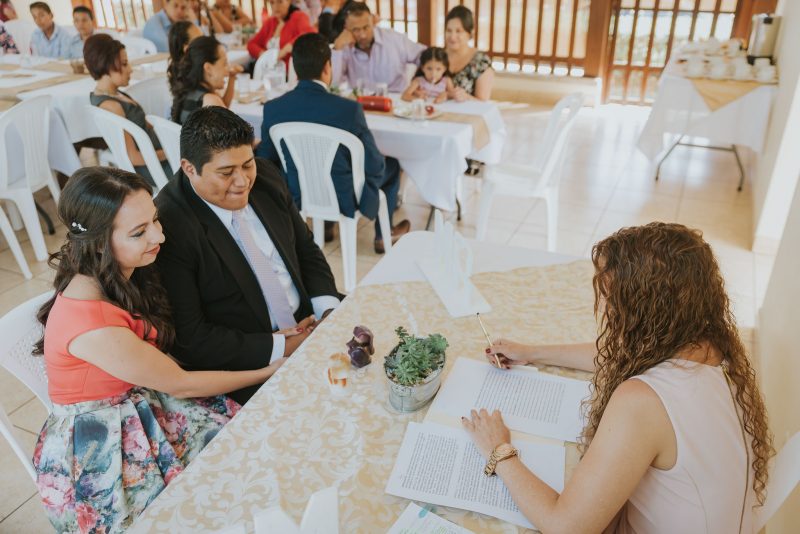 civil-Julio_y_Marella-bodas_Juan_Salazar-wedding-pareja-compromiso-wedding_day-boda