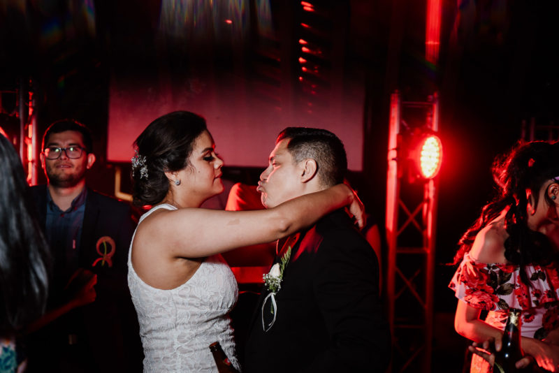 Boda-Mike_y_Yati-Antigua_Guatemala-La_Merced-Bodas_Juan_Salazar-fotografo-wedding-wedinguatemala-neocat