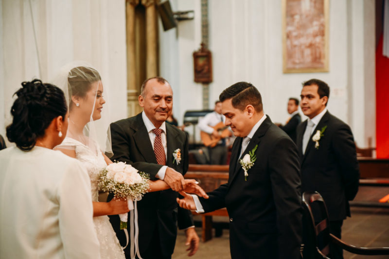 Boda-Mike_y_Yati-Antigua_Guatemala-La_Merced-Bodas_Juan_Salazar-fotografo-wedding-wedinguatemala-neocat