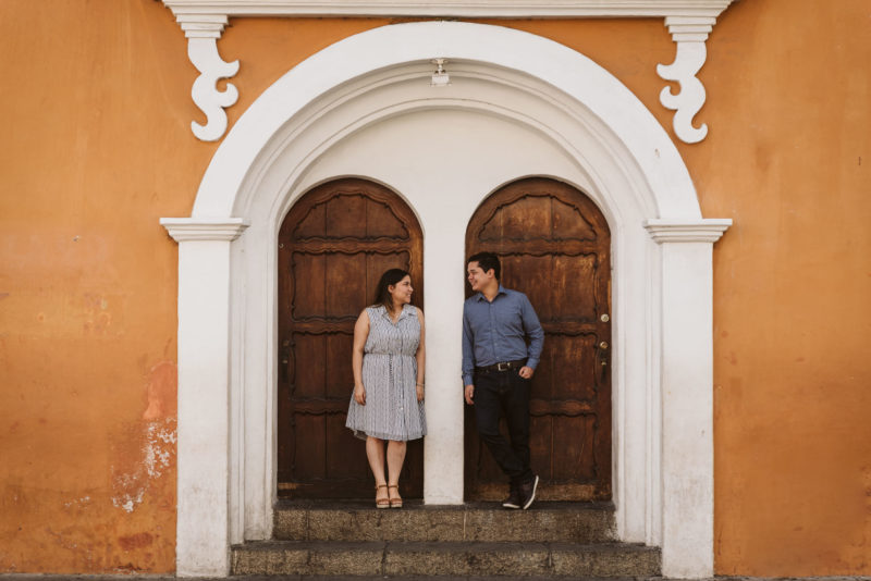 Pre-boda-Luis_y_Pame-Save_the_Date-couple-Bodas_juan_salazar-antigua_guatemala-love-sesion