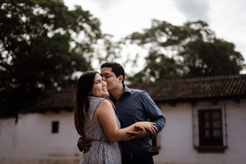Pre-boda-Luis_y_Pame-Save_the_Date-couple-Bodas_juan_salazar-antigua_guatemala-love-sesion