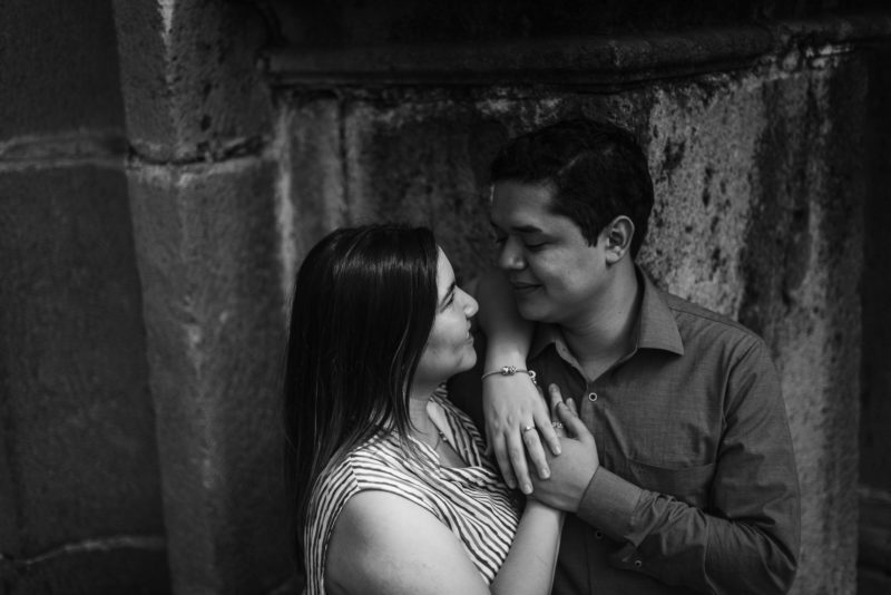 Pre-boda-Luis_y_Pame-Save_the_Date-couple-Bodas_juan_salazar-antigua_guatemala-love-sesion