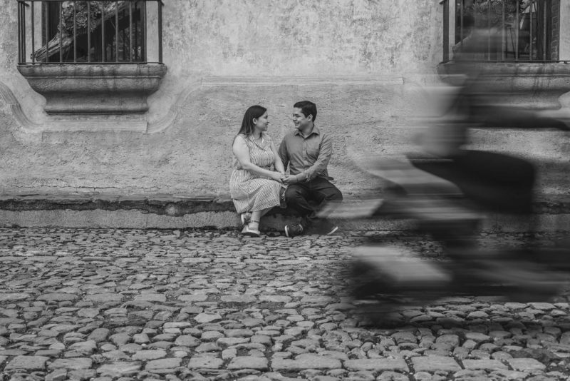 Pre-boda-Luis_y_Pame-Save_the_Date-couple-Bodas_juan_salazar-antigua_guatemala-love-sesion