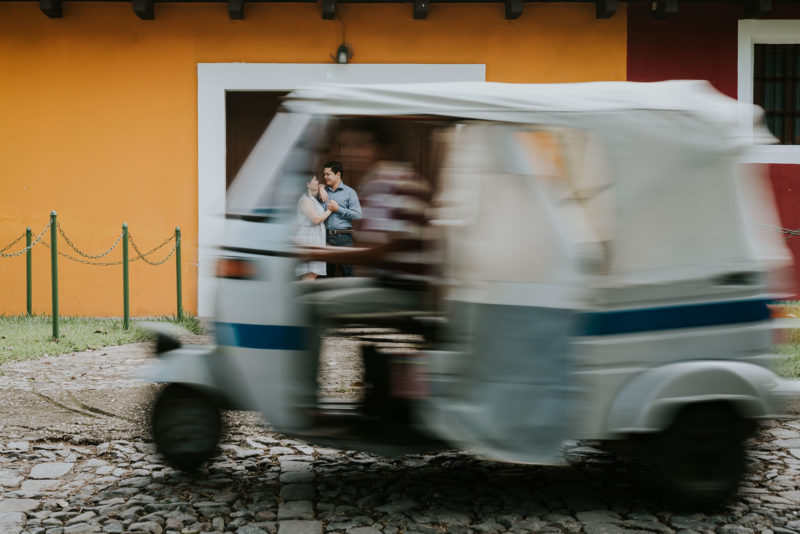 Pre-boda-Luis_y_Pame-Save_the_Date-couple-Bodas_juan_salazar-antigua_guatemala-love-sesion