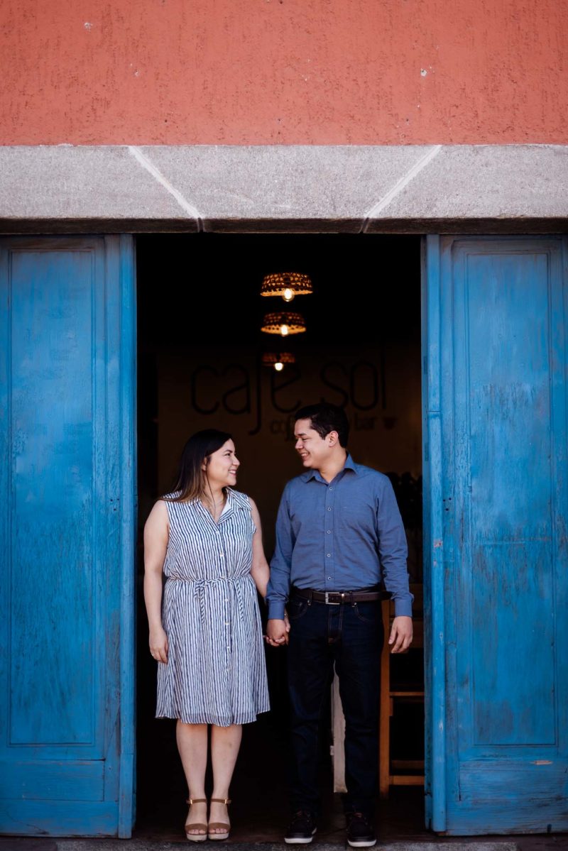 Pre-boda-Luis_y_Pame-Save_the_Date-couple-Bodas_juan_salazar-antigua_guatemala-love-sesion