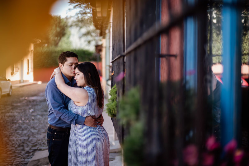 Pre-boda-Luis_y_Pame-Save_the_Date-couple-Bodas_juan_salazar-antigua_guatemala-love-sesion