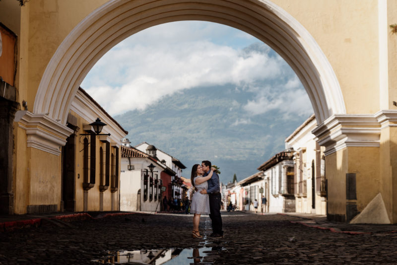 Pre-boda-Luis_y_Pame-Save_the_Date-couple-Bodas_juan_salazar-antigua_guatemala-love-sesion