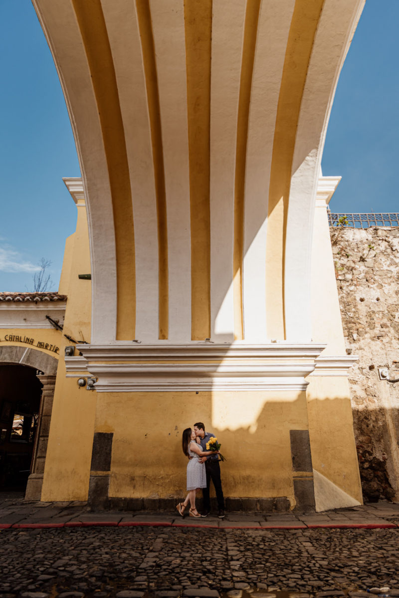 Pre-boda-Luis_y_Pame-Save_the_Date-couple-Bodas_juan_salazar-antigua_guatemala-love-sesion
