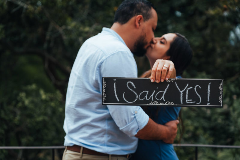 Alejandro_Y_Mariana-Engaged-photos-Jardin_El_Cerro-Bodas_Juan_Salazar-Guatemala-prewedding-save_the_date