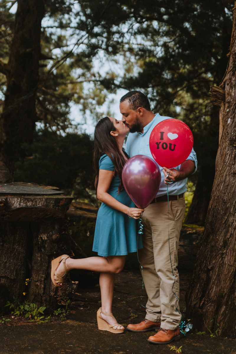 Alejandro_Y_Mariana-Engaged-photos-Jardin_El_Cerro-Bodas_Juan_Salazar-Guatemala-prewedding-save_the_date
