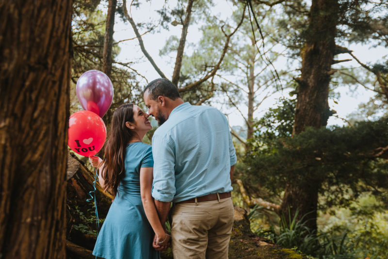 Alejandro_Y_Mariana-Engaged-photos-Jardin_El_Cerro-Bodas_Juan_Salazar-Guatemala-prewedding-save_the_date