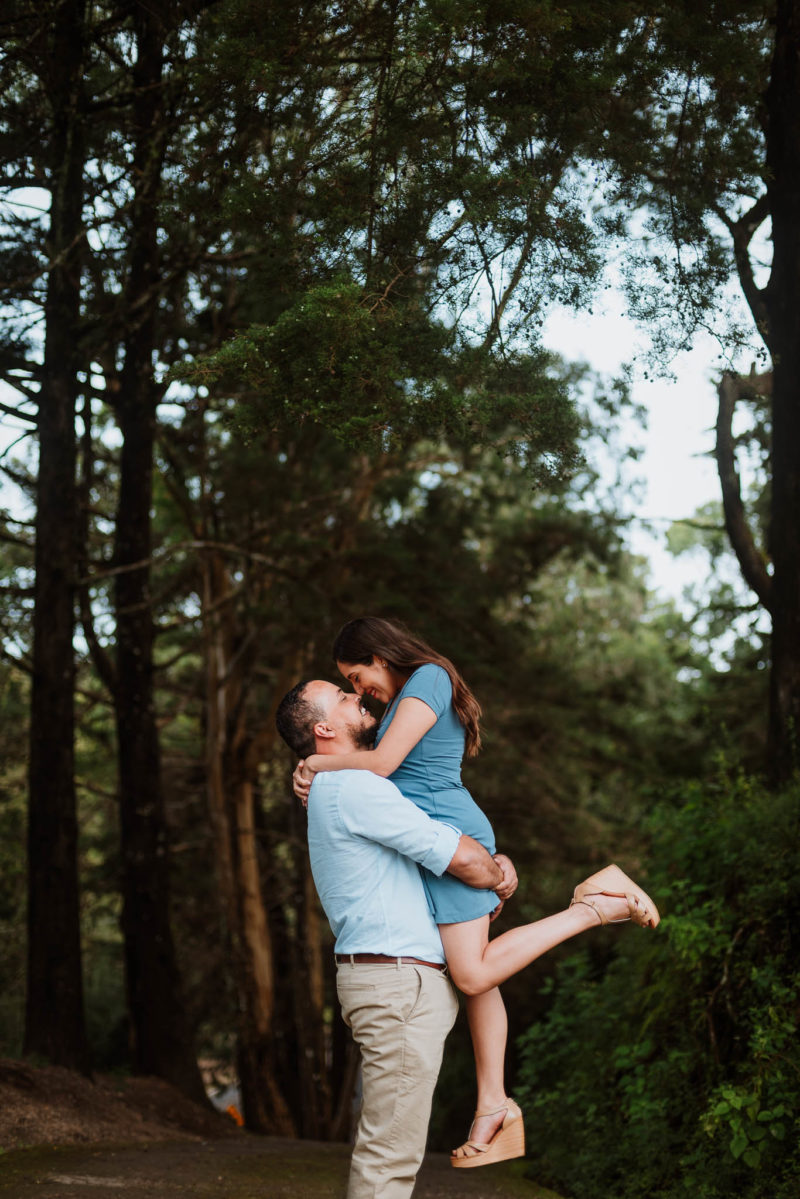Alejandro_Y_Mariana-Engaged-photos-Jardin_El_Cerro-Bodas_Juan_Salazar-Guatemala-prewedding-save_the_date