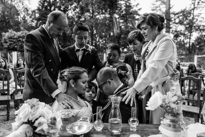 Boda-Marvin_Sheyra-elopement_wedding-family-Bodas_Juan_Salazar-Guatemala